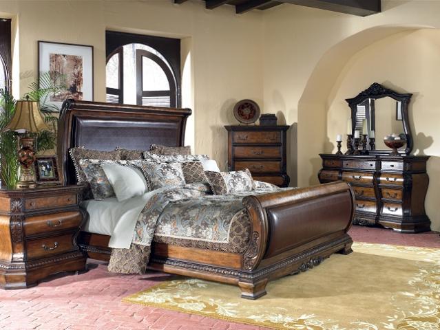 Hathaway Brown Queen Upholstered Sleigh Bedroom Set