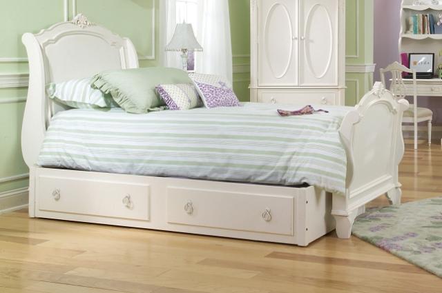 Enchantment Antique Off White Twin Sleigh w/Trundle Bed
