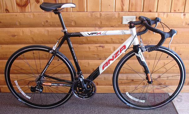 ALUMINUM/CARBON ROAD Frame 56cm BIKE Shimano 24 STI New