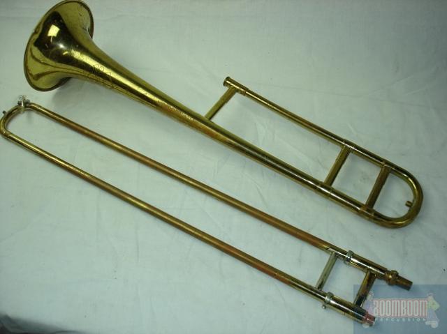 F.E. OLDS AMBASSADOR FULLERTON TROMBONE W/ CASE